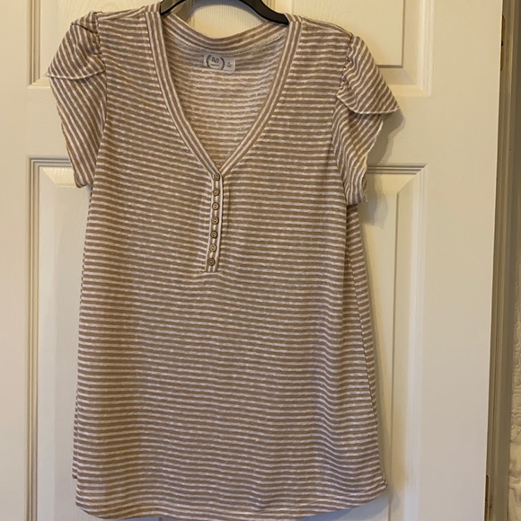 Maurices Tops - Maurices 24 seven extra large T-shirt. Tan and cream stipe